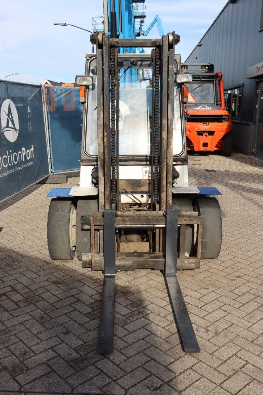 Caterpillar DP30 Diesel Forklift 3000kg 3.3m 1995