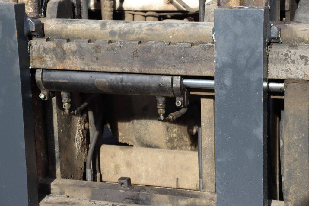 Caterpillar DP30 Diesel Forklift 3000kg 3.3m 1995