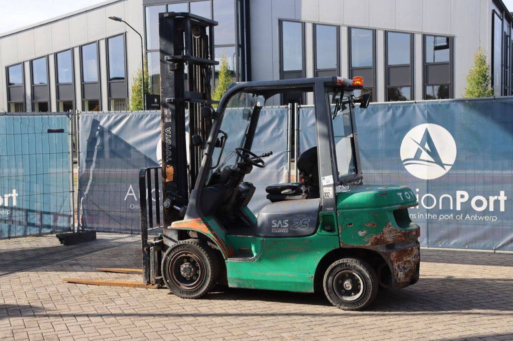 Forklift Toyota 62-7FDF25 Diesel 2500kg 4.5m 2004
