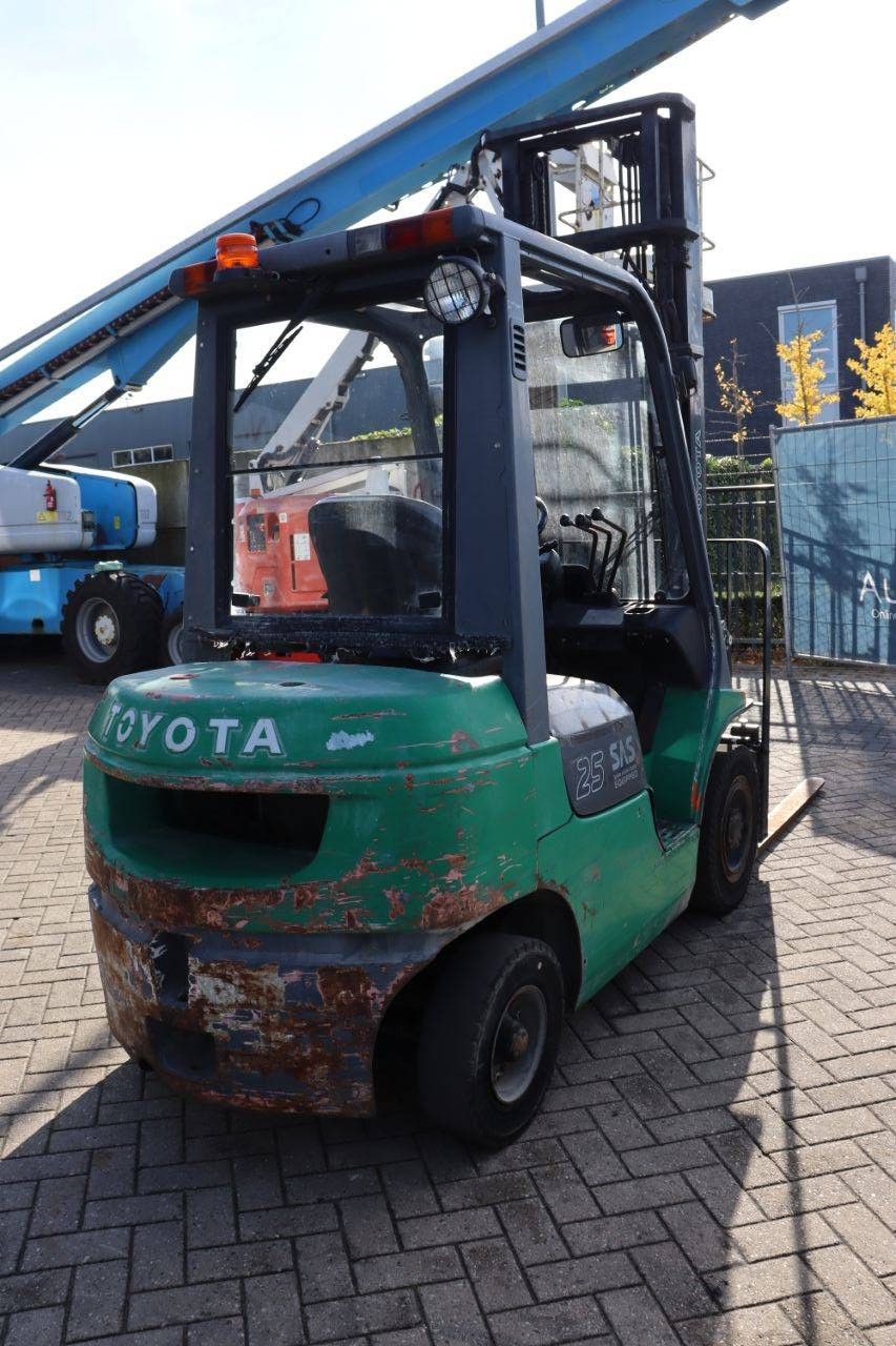 Forklift Toyota 62-7FDF25 Diesel 2500kg 4.5m 2004