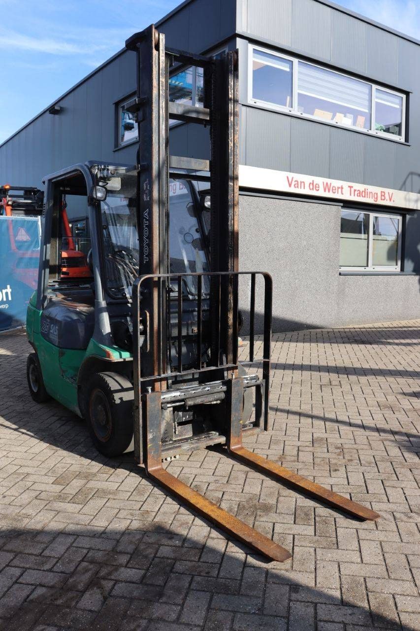 Forklift Toyota 62-7FDF25 Diesel 2500kg 4.5m 2004