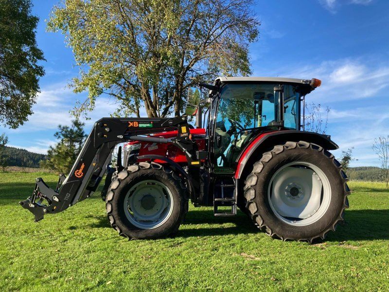 Massey Ferguson 5711