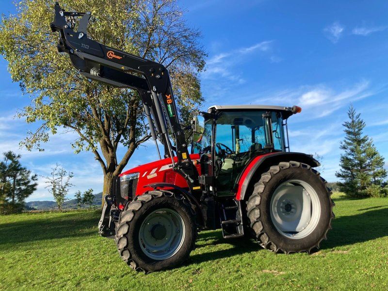 Massey Ferguson 5711