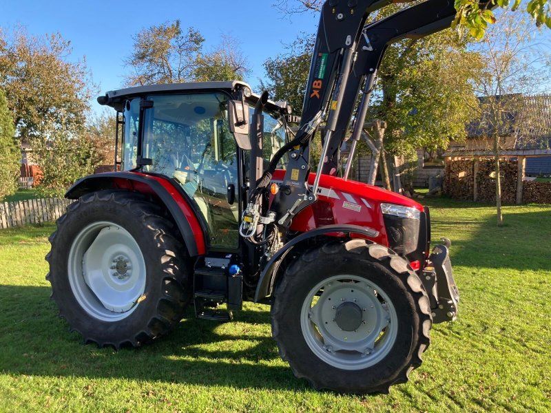 Massey Ferguson 5711