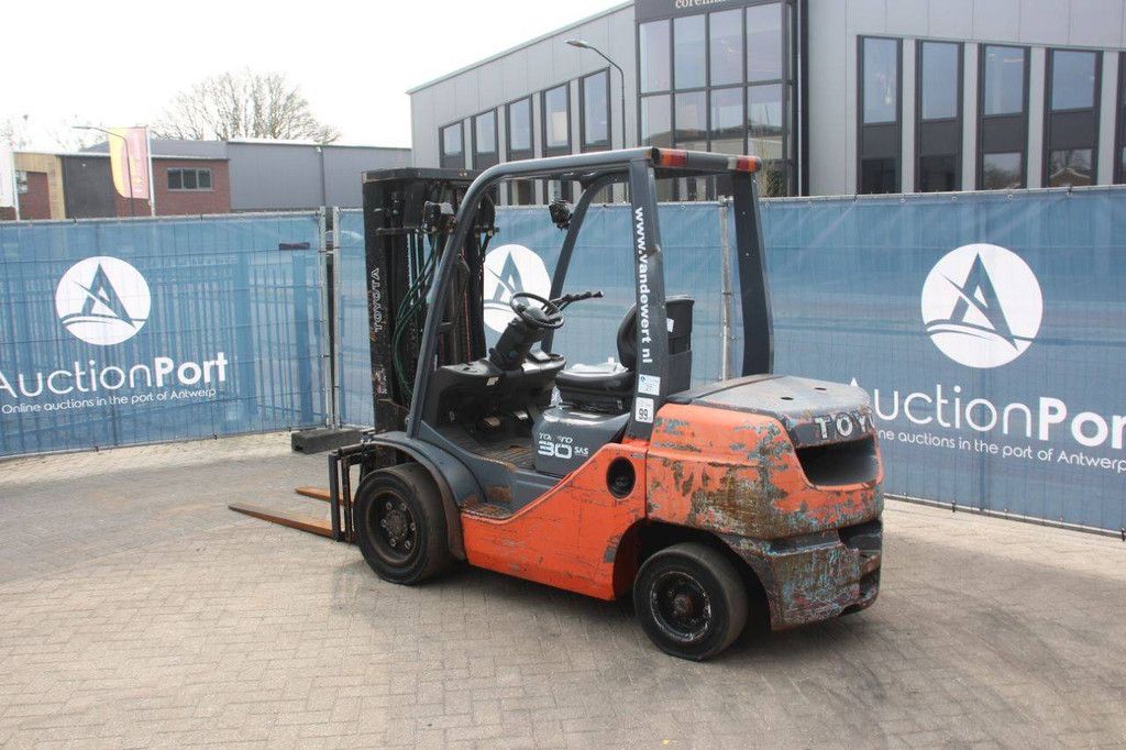 Forklift Toyota 02-8FDF30 Diesel 3000kg 4.3m 2009