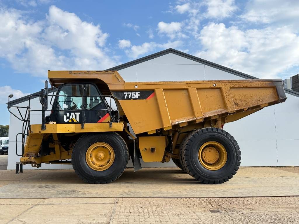 CAT 775F - German Machine / Auto Greasing