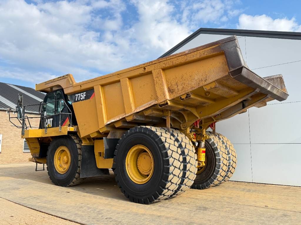 CAT 775F - German Machine / Auto Greasing
