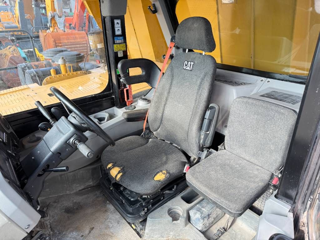 CAT 775F - German Machine / Auto Greasing