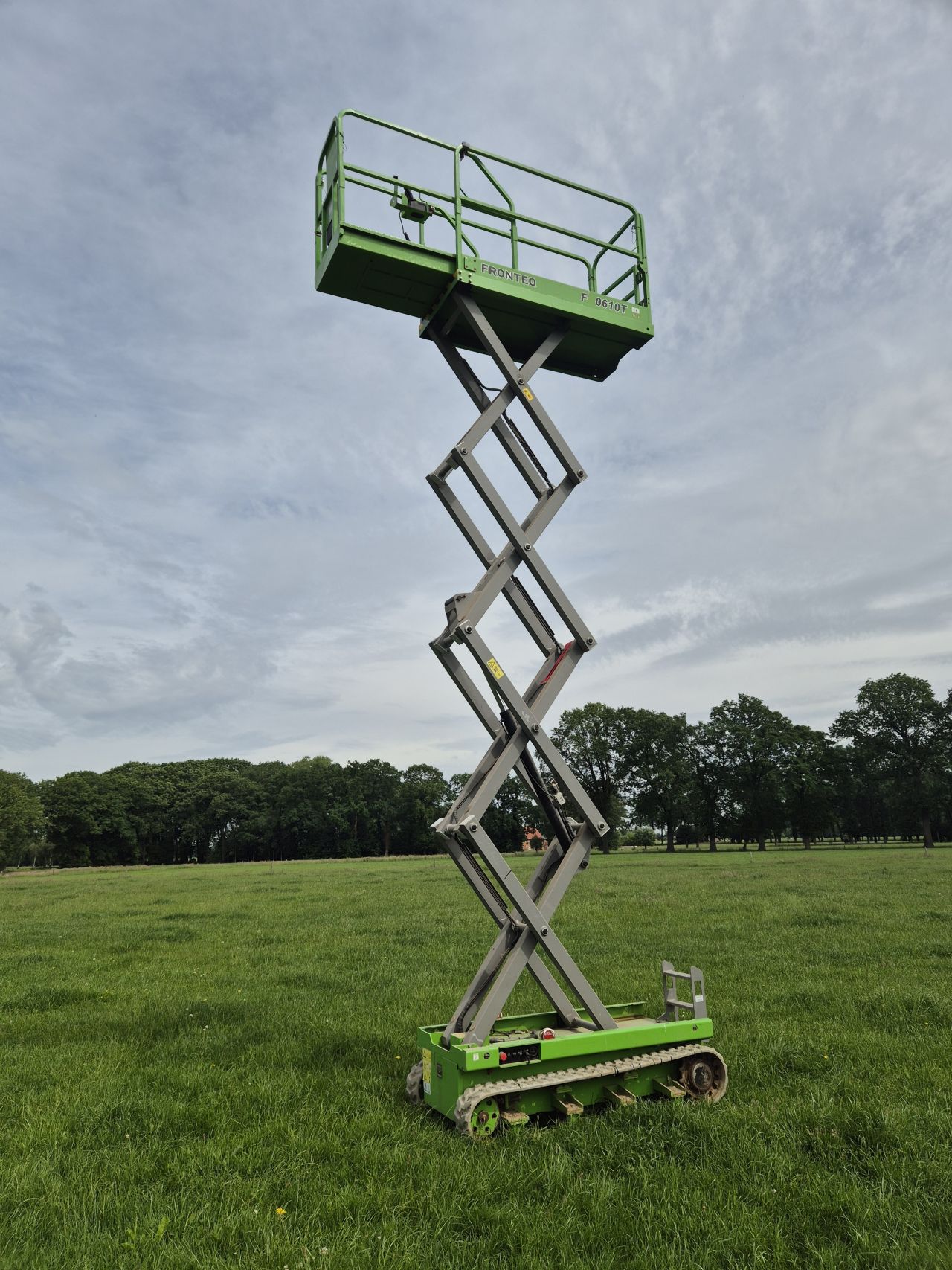Fronteq FS0610T Rups schaarhoogwerker Elektrisch