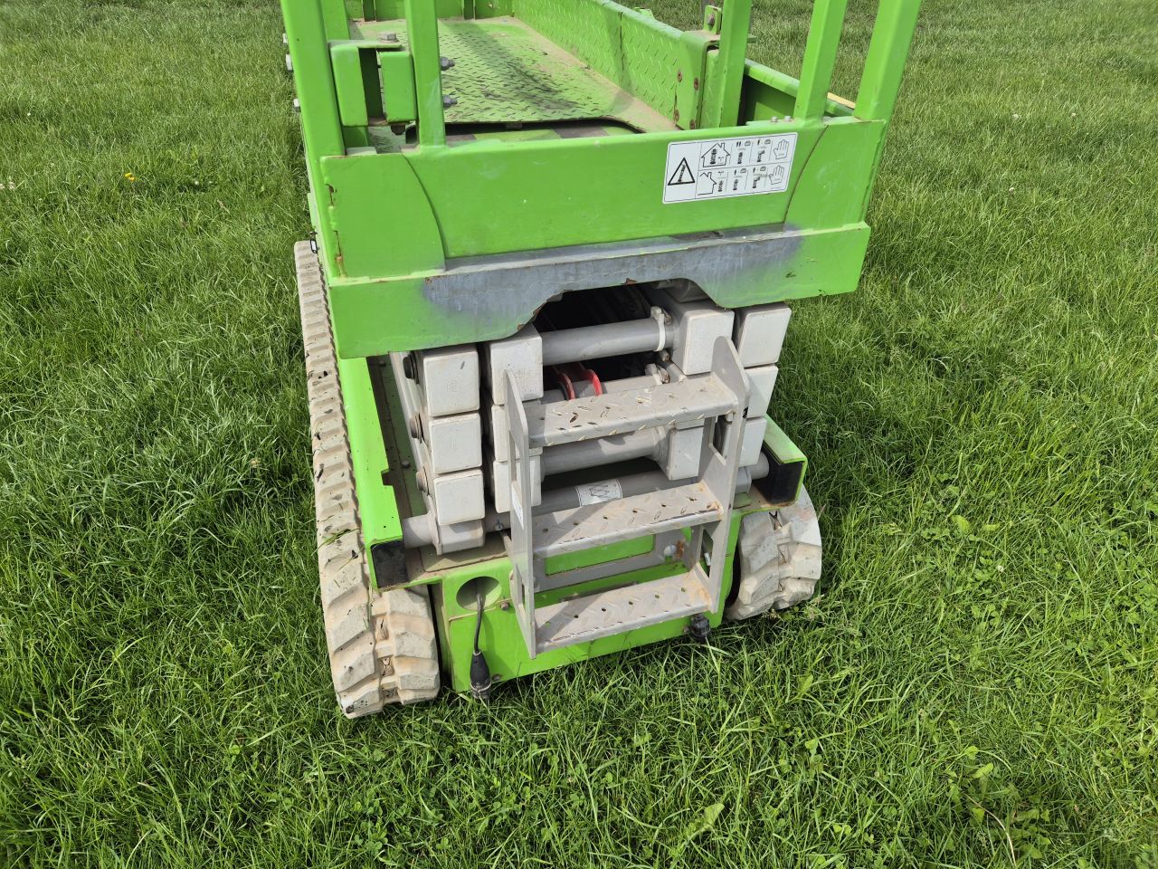 Fronteq FS0610T Rups schaarhoogwerker Elektrisch