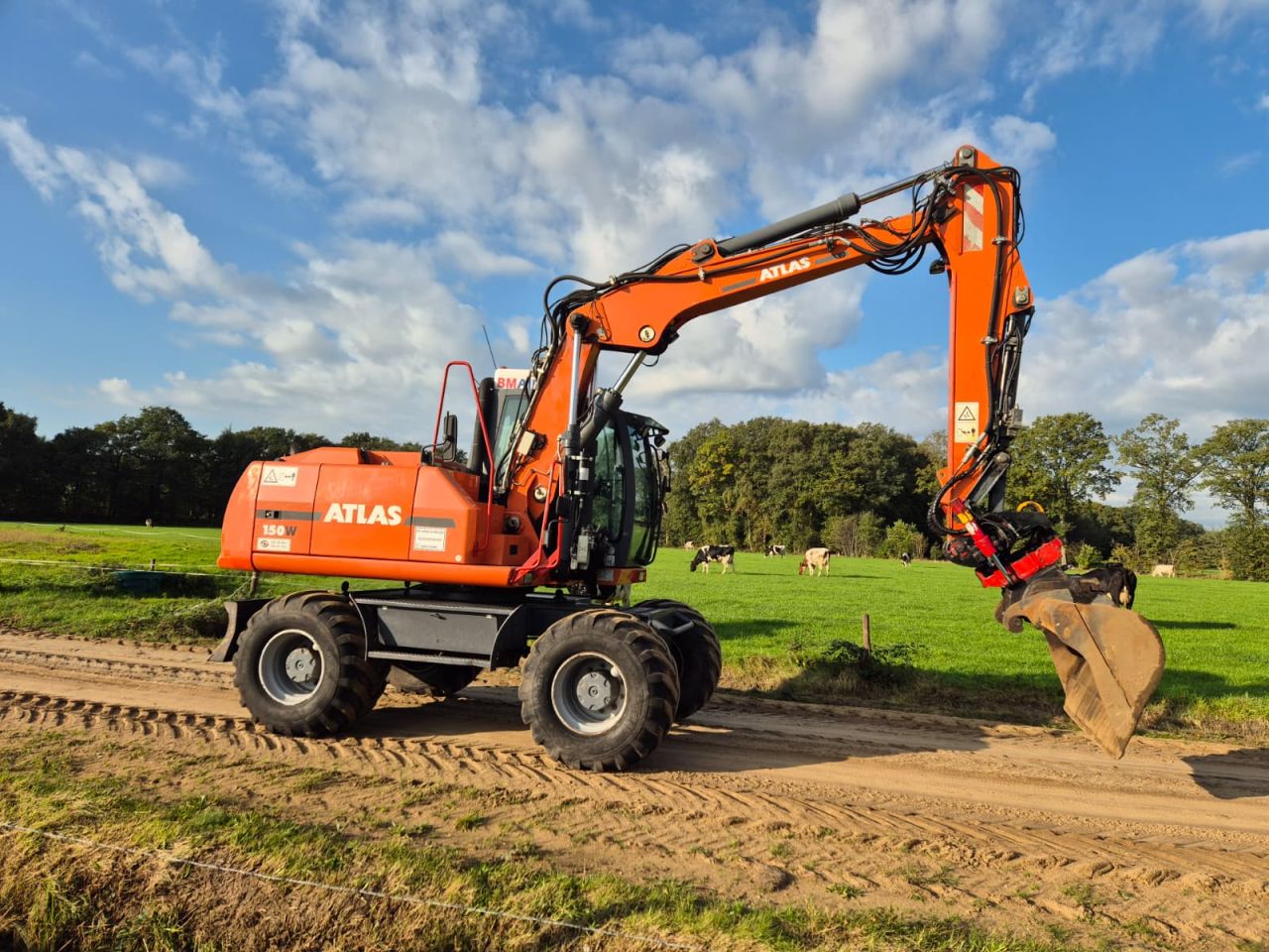 Atlas 150 W met Draaikantel connector en Giekvering