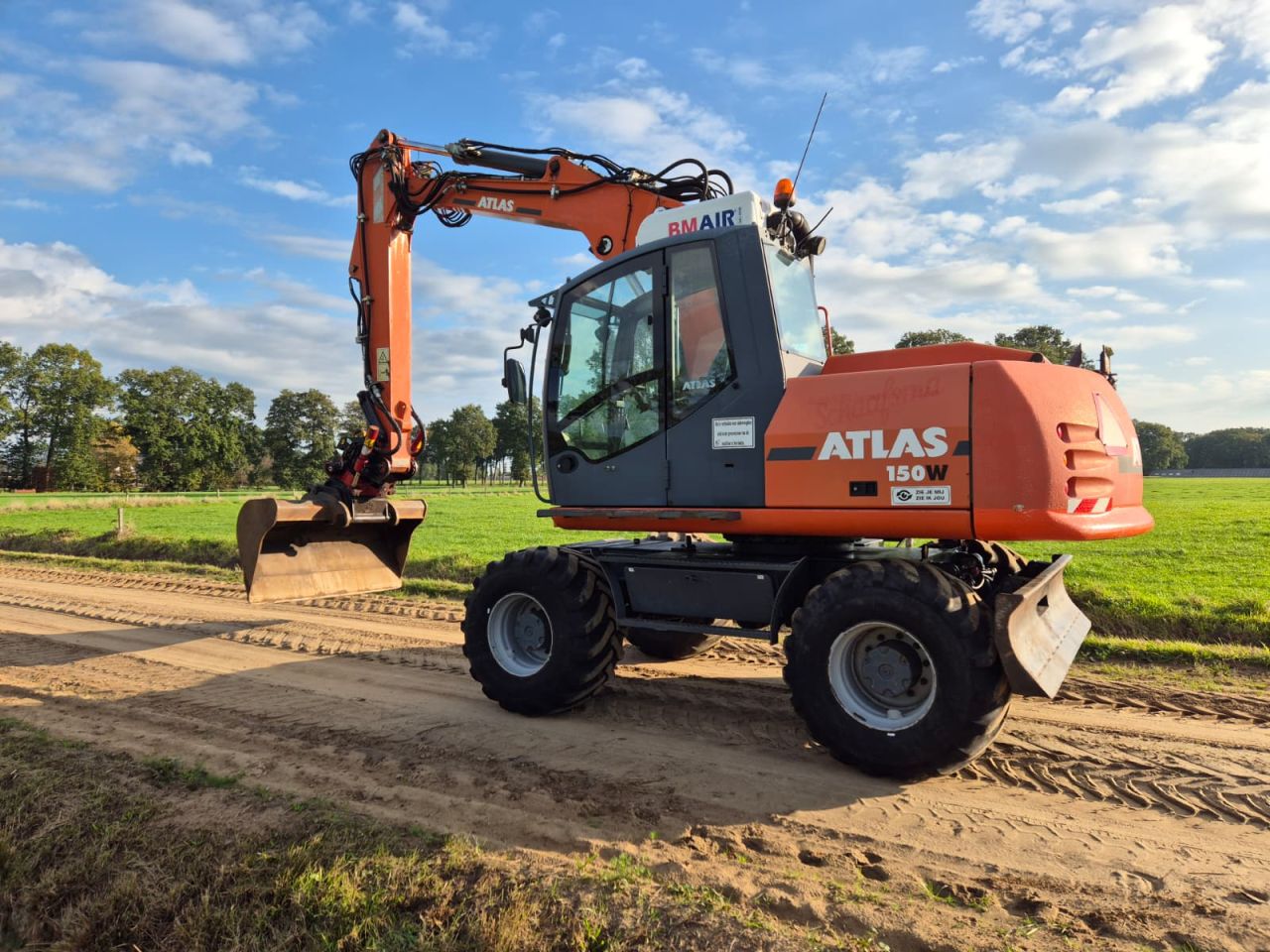 Atlas 150 W met Draaikantel connector en Giekvering