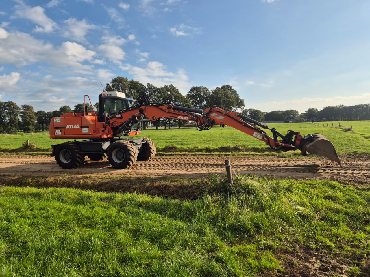 Atlas 150 W met Draaikantel connector en Giekvering