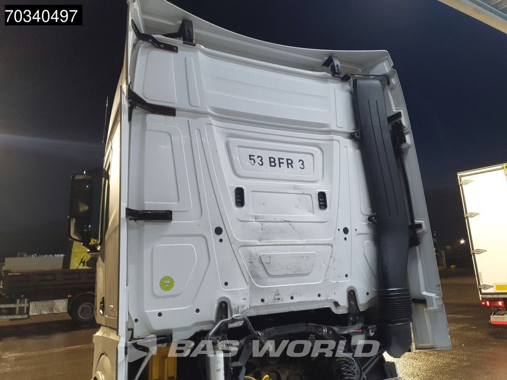 Mercedes Actros 1942 4X2 Mega StreamSpace NL 2xTanks Hebesattel