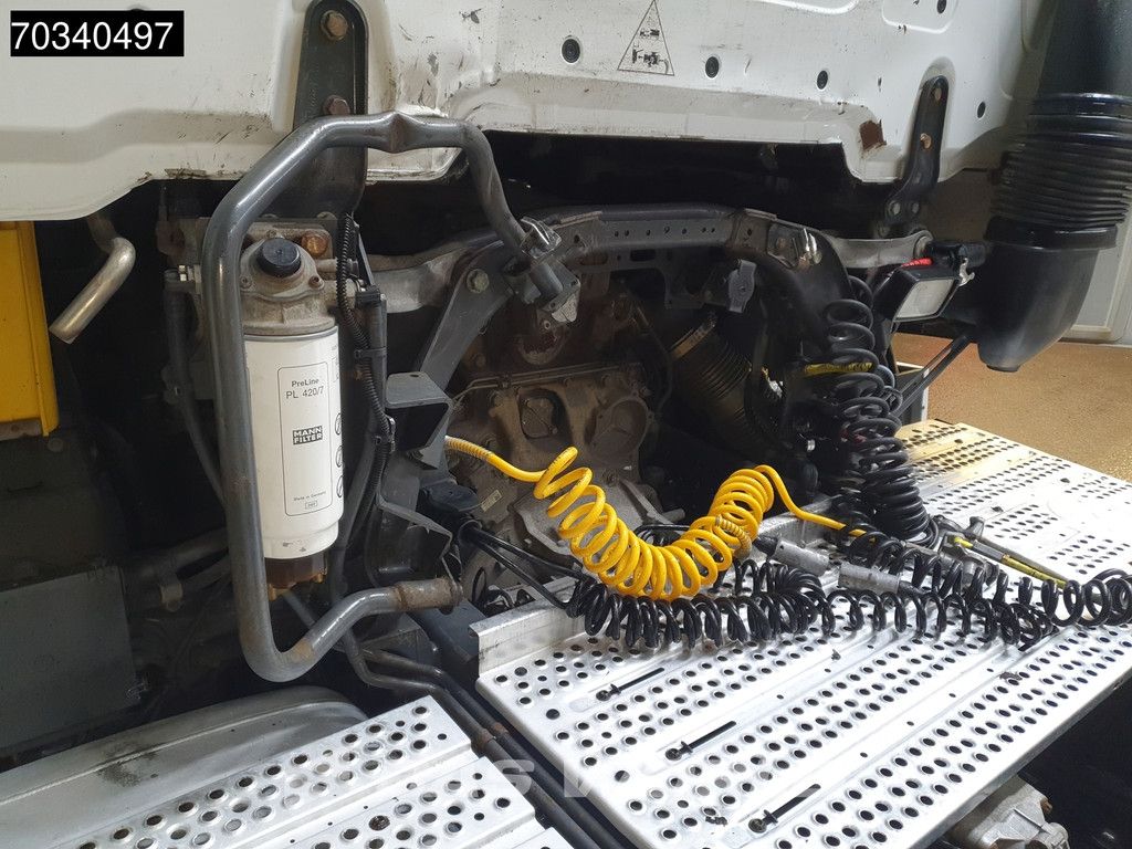 Mercedes Actros 1942 4X2 Mega StreamSpace NL 2xTanks Hebesattel