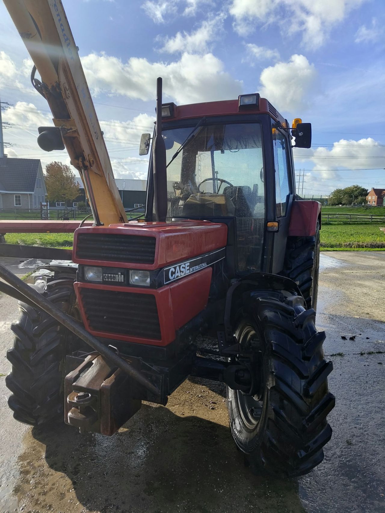 CASE 845XL met Herder, maaikorf en bagger bak