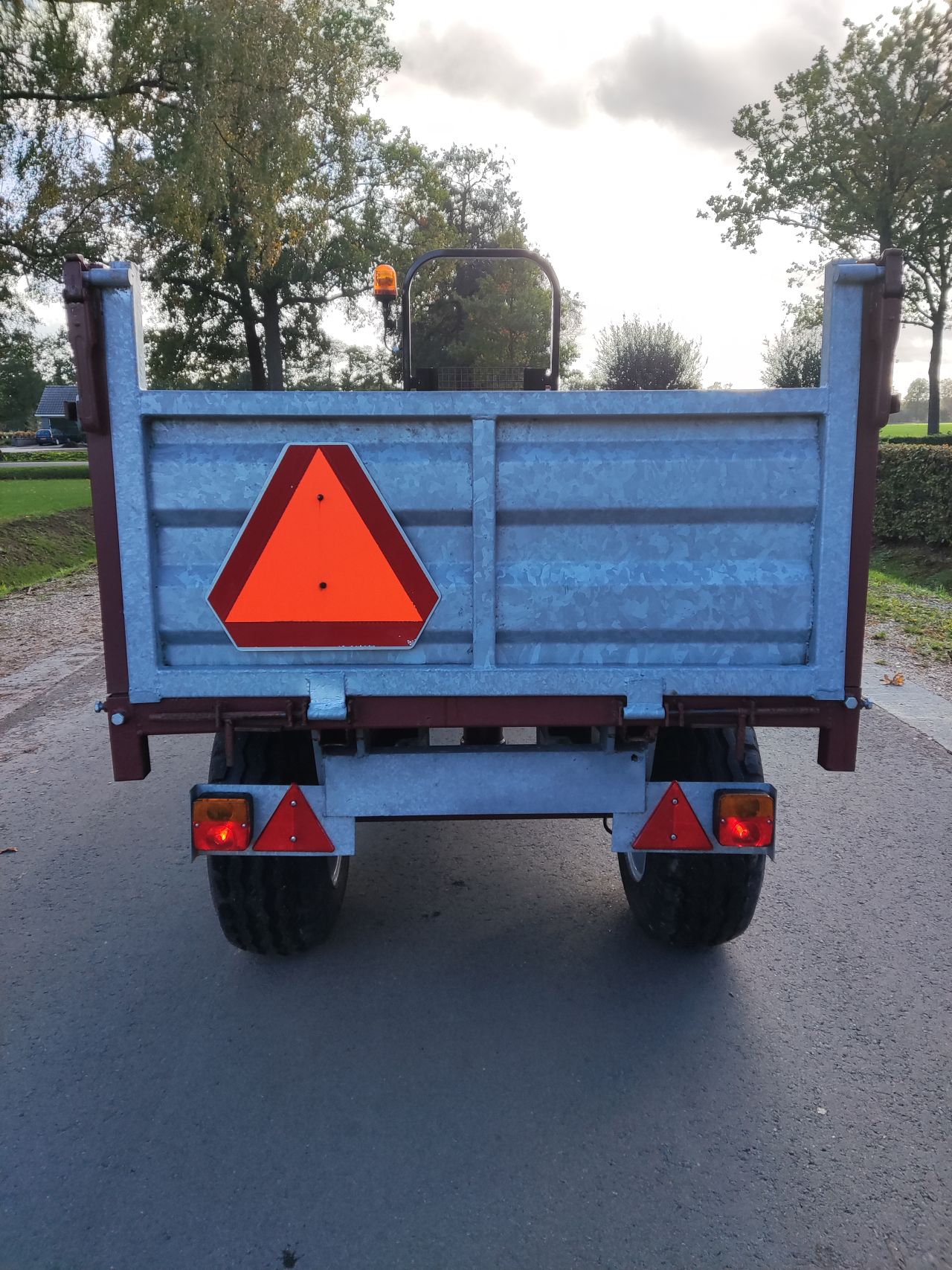 Kipper (laadvermogen 3 ton, 2,50 x 1,30, gegalvaniseerde borden)