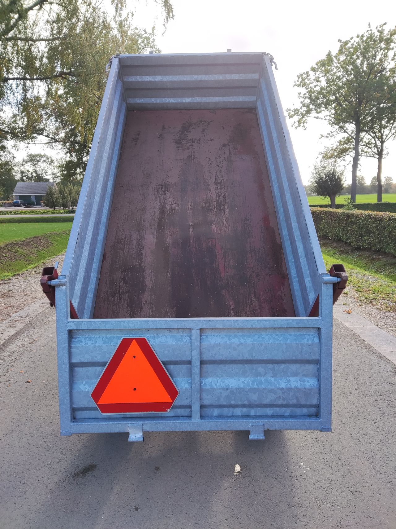 Kipper (laadvermogen 3 ton, 2,50 x 1,30, gegalvaniseerde borden)