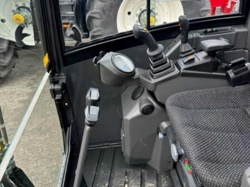 New Holland E22D CAB AG