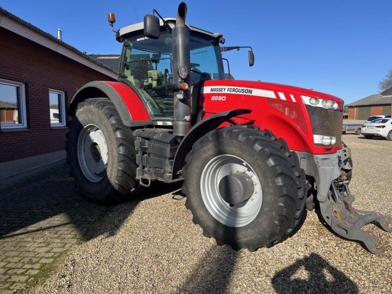 Massey Ferguson 8690.
