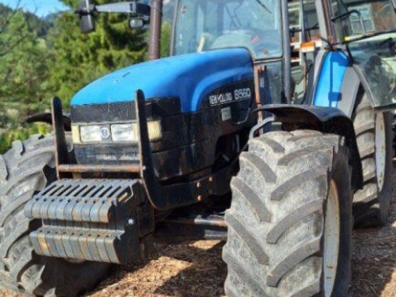 New Holland 8560