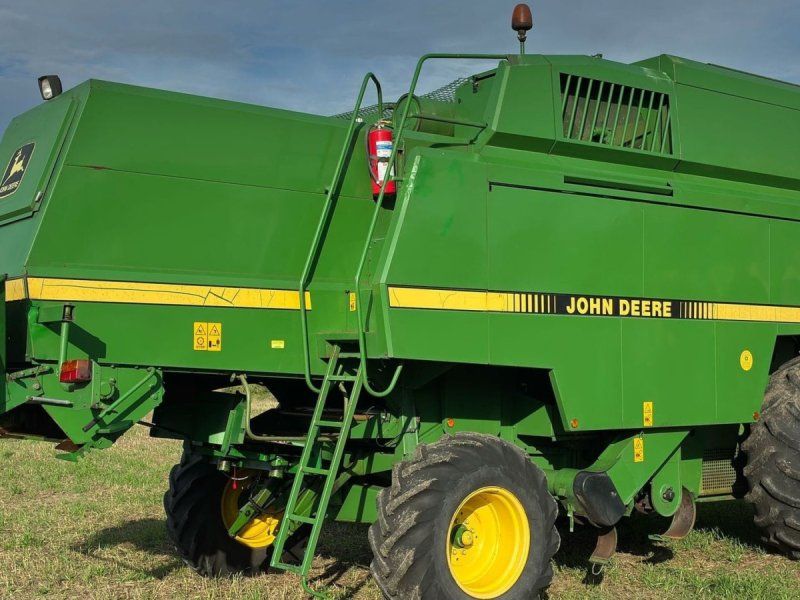 John Deere 2058