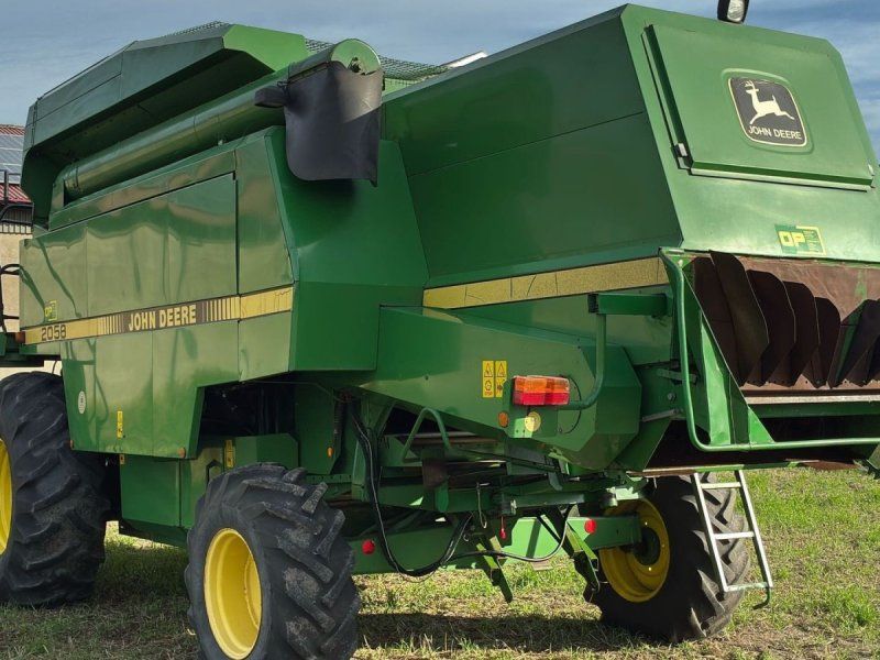 John Deere 2058