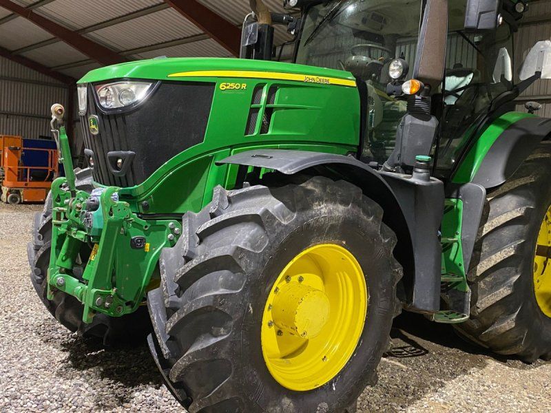John Deere 6250R