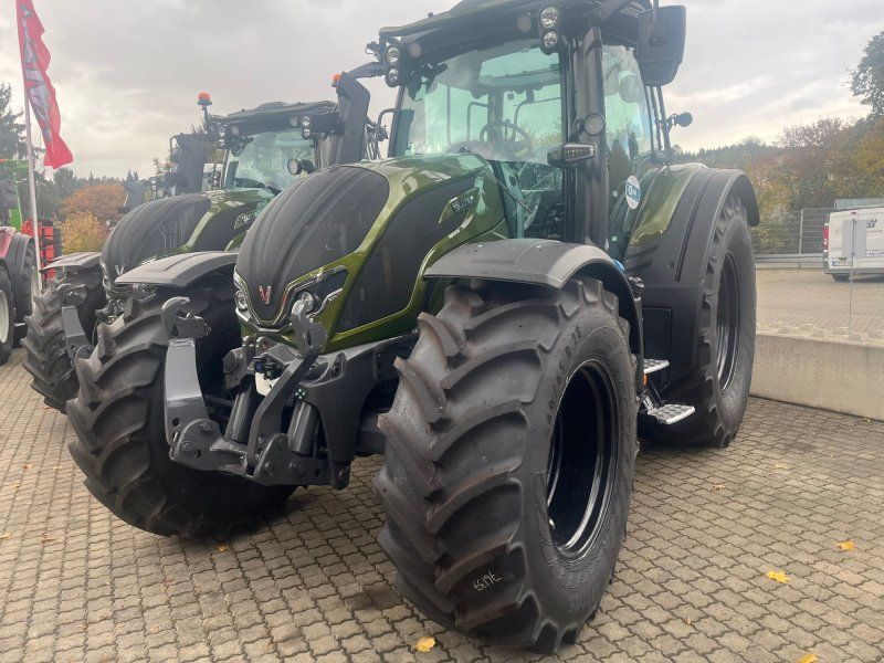 Valtra N 175D mit Forstkabine und Rüfa