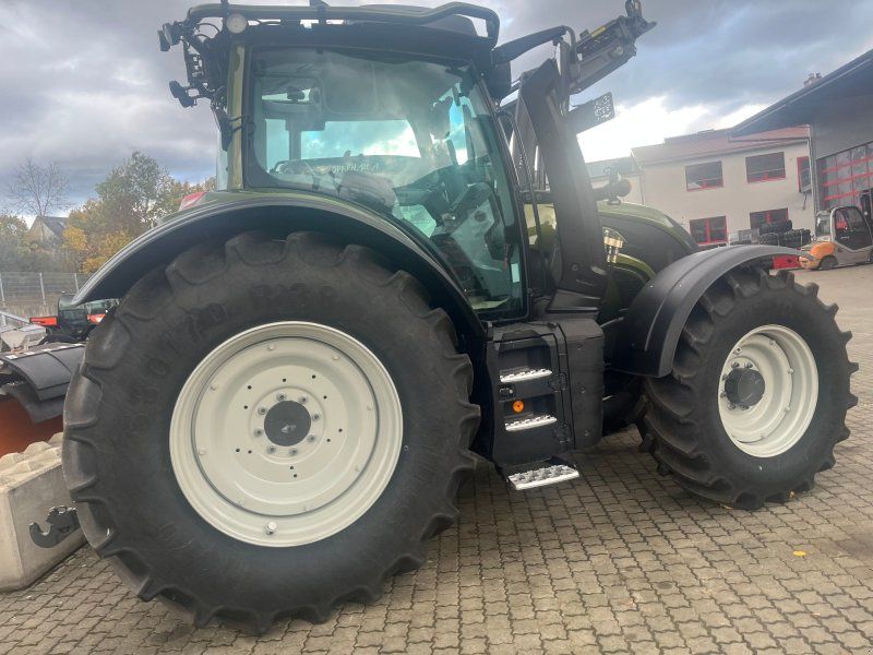 Valtra N155A mit Rüfa und FK