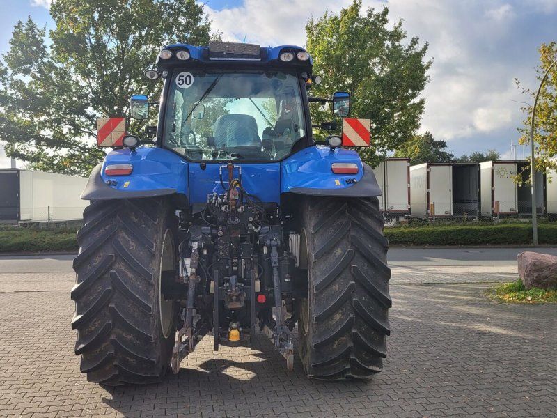 New Holland T8.300 AutoCommand mit Lenksystem