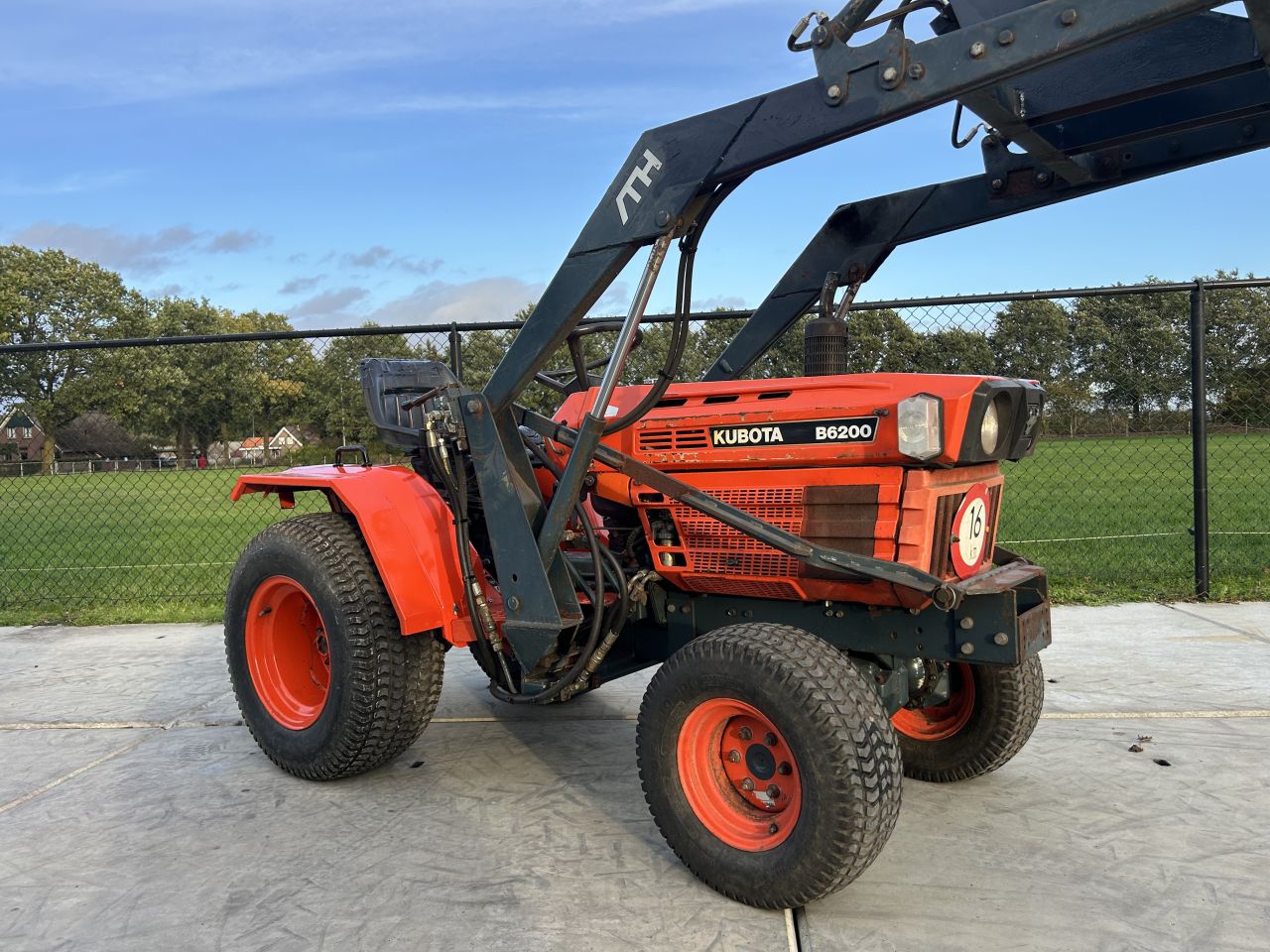 Nette Kubota B6200 met voorlader