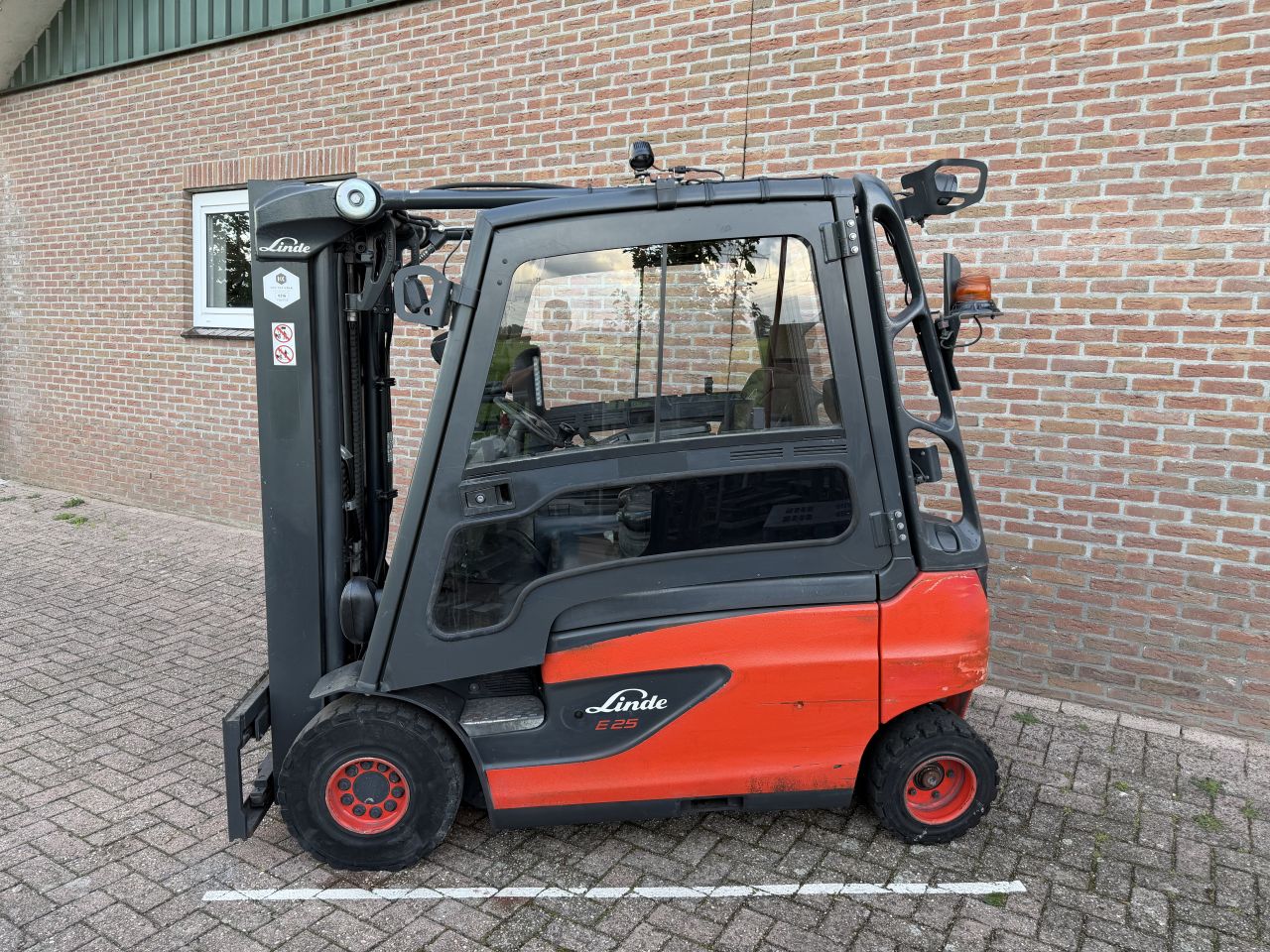 Linde E25-L-02