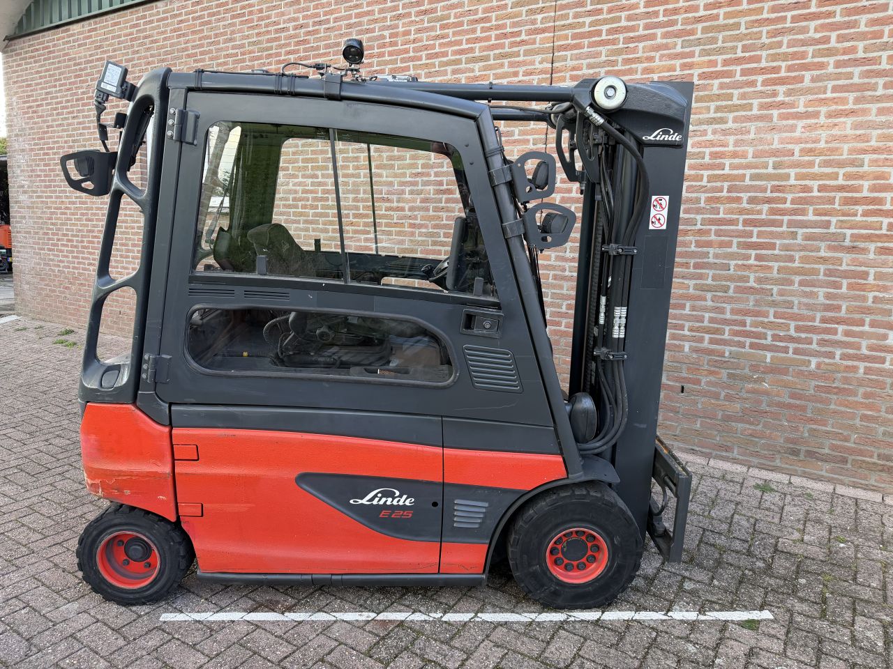 Linde E25-L-02