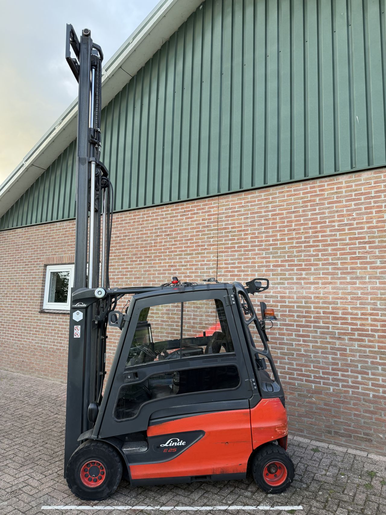 Linde E25-L-02
