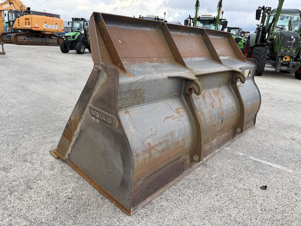 Dichte bak Volvo 267cm Volvo aansluiting