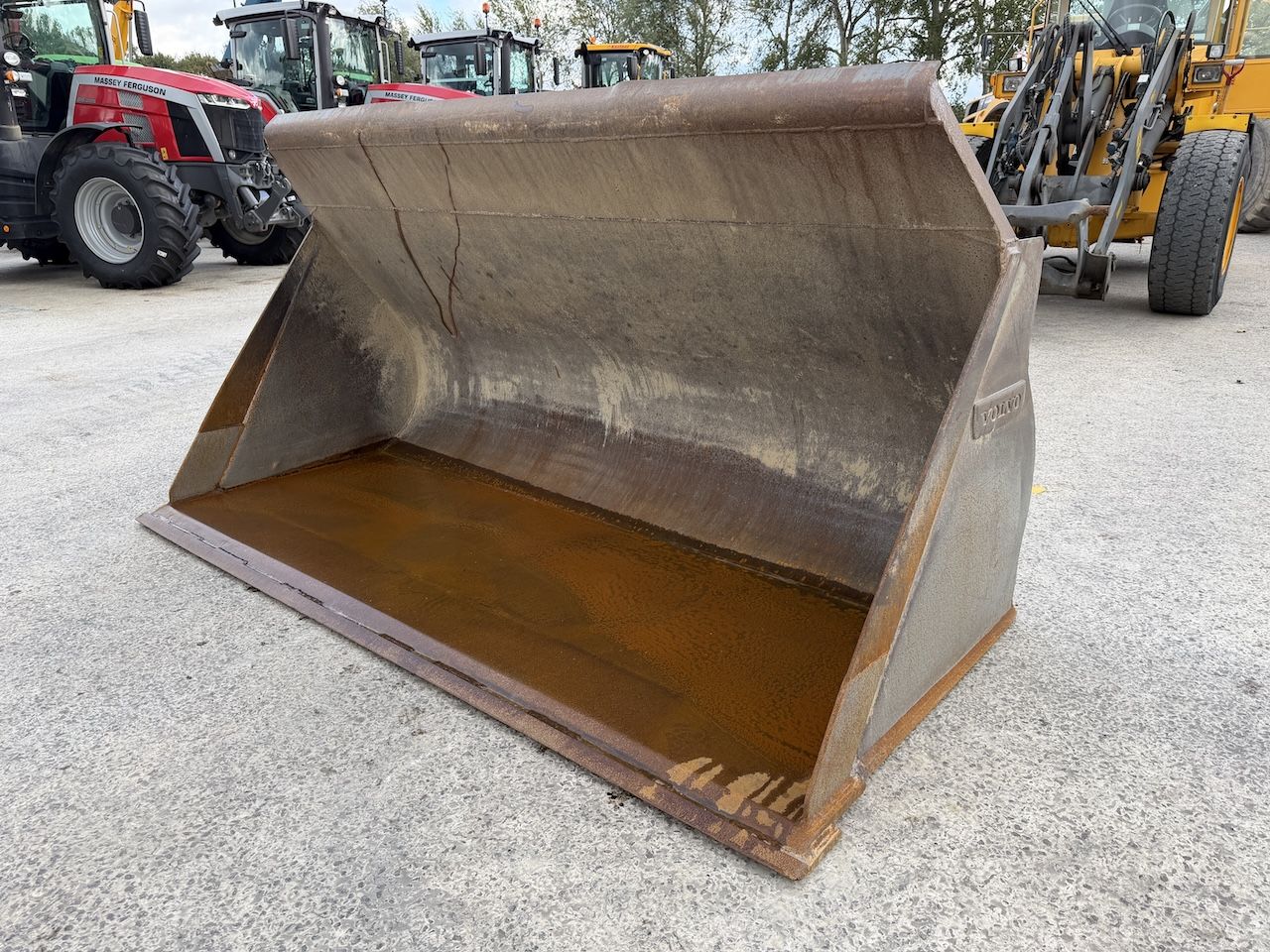 Dichte bak Volvo 267cm Volvo aansluiting