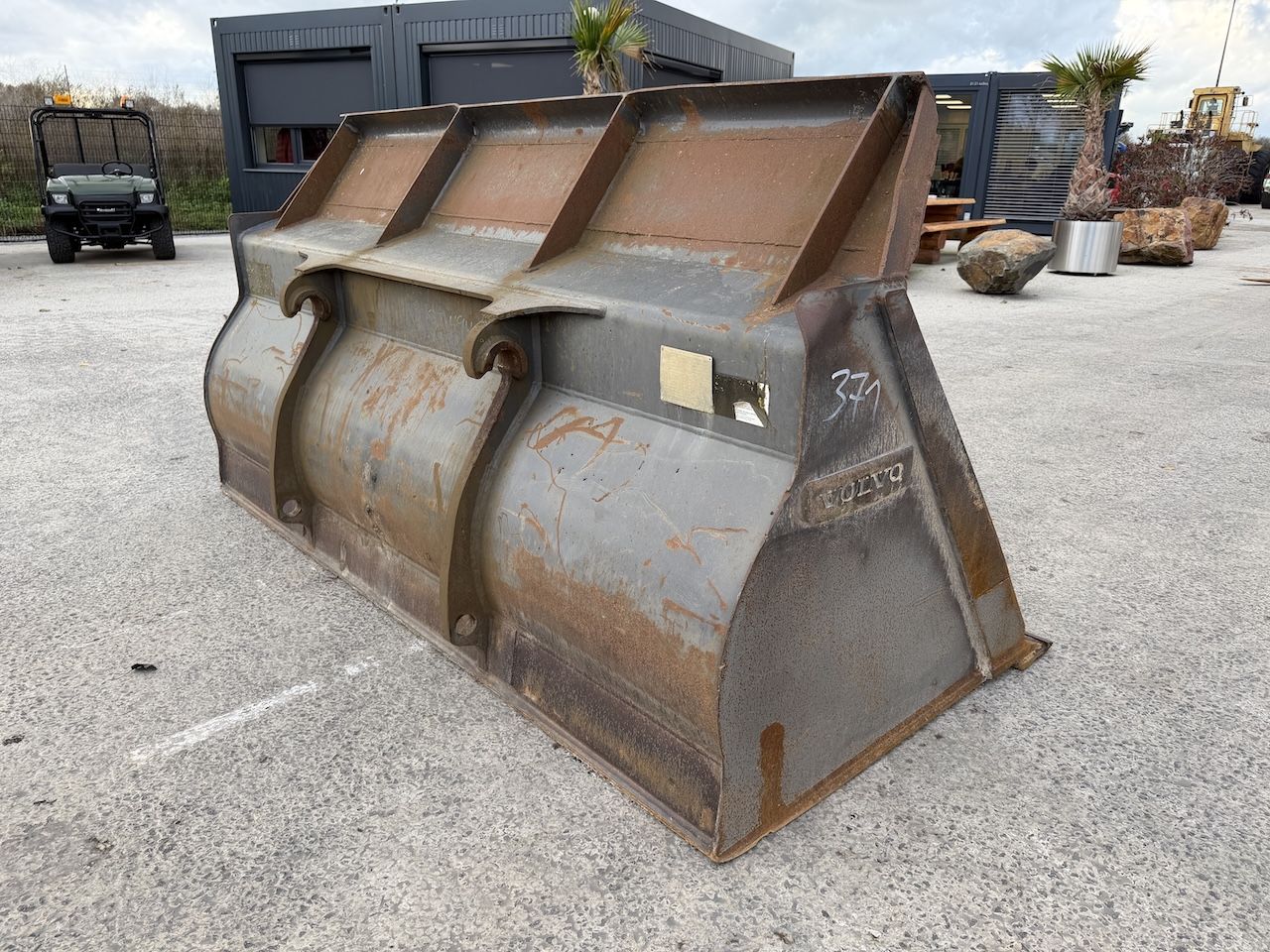 Dichte bak Volvo 267cm Volvo aansluiting