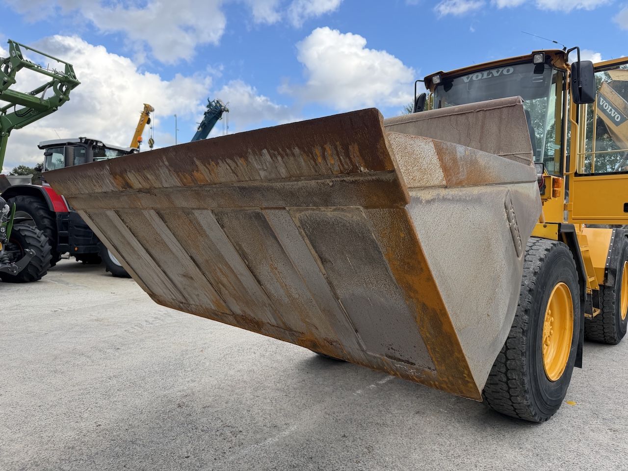 Dichte bak Volvo 267cm Volvo aansluiting