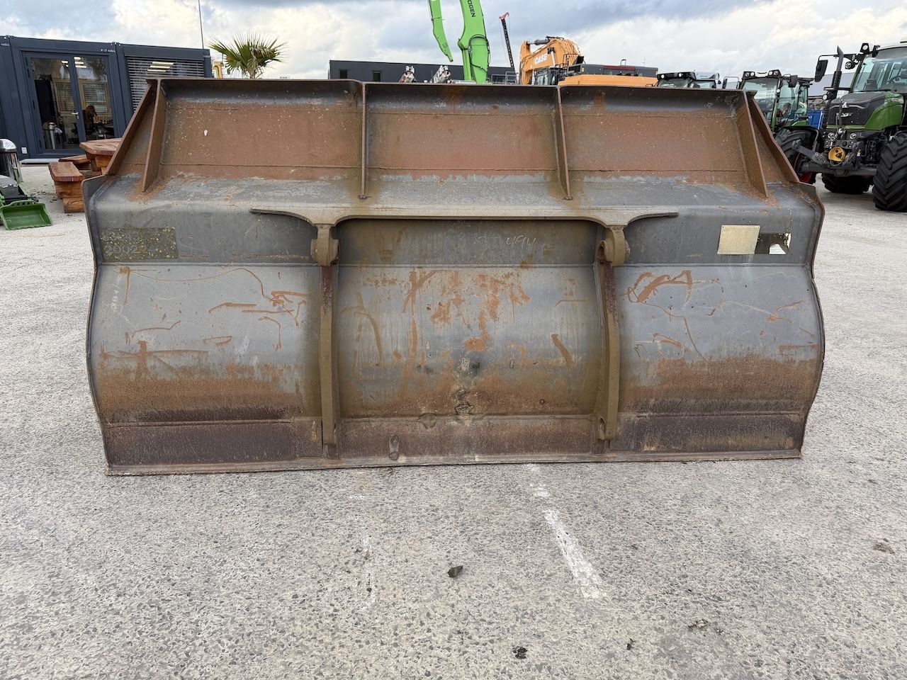 Dichte bak Volvo 267cm Volvo aansluiting