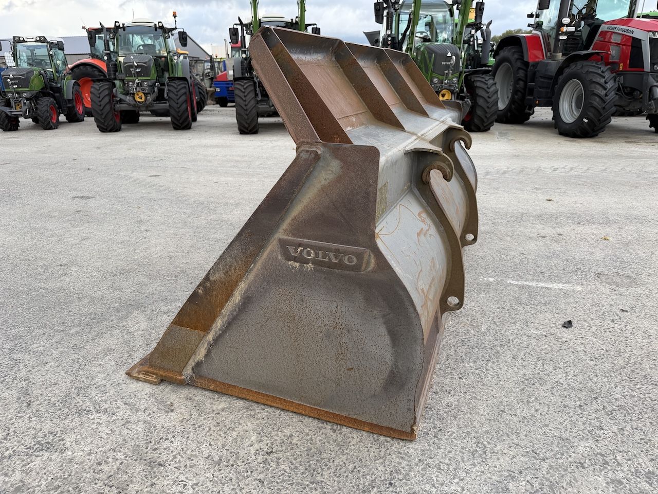 Dichte bak Volvo 267cm Volvo aansluiting