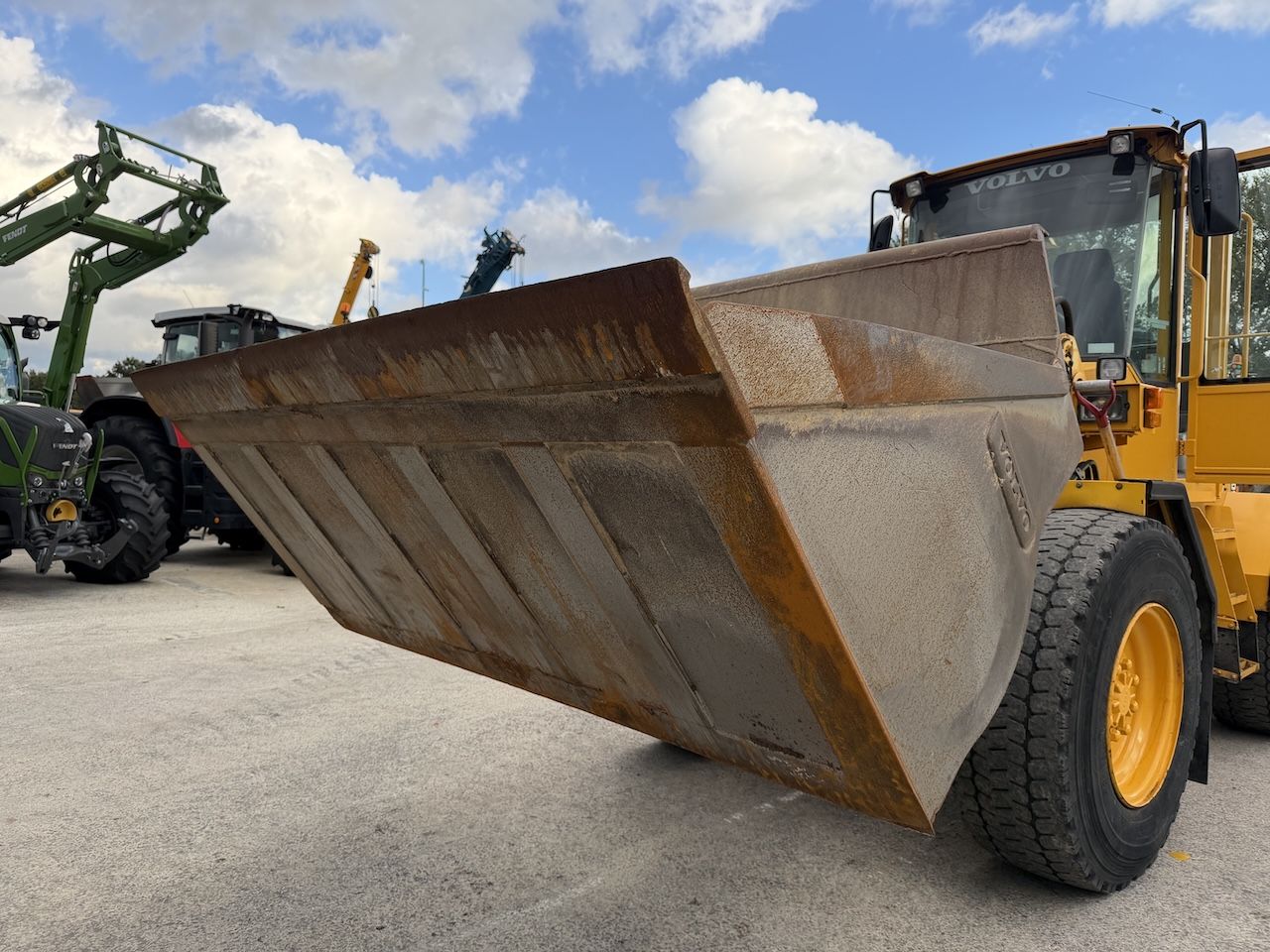 Dichte bak Volvo 267cm Volvo aansluiting