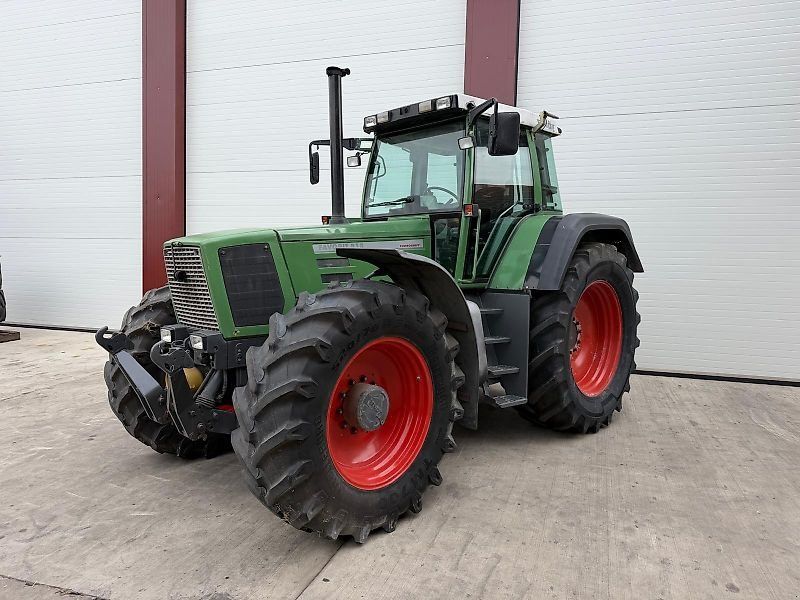 Fendt Favorit 818 mit Frontzapfwelle