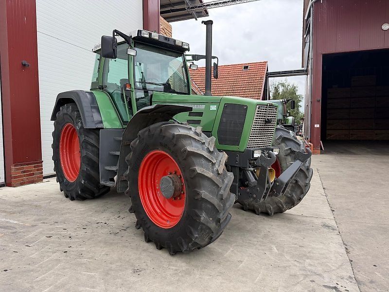 Fendt Favorit 818 mit Frontzapfwelle