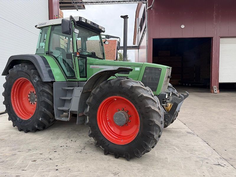 Fendt Favorit 818 mit Frontzapfwelle