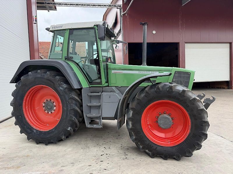 Fendt Favorit 818 mit Frontzapfwelle