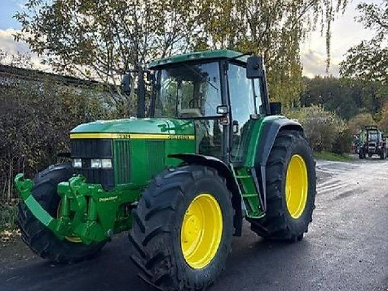John Deere 6910