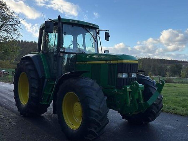 John Deere 6910
