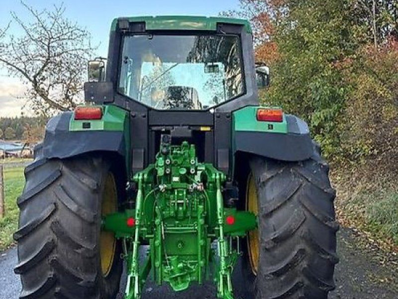 John Deere 6910