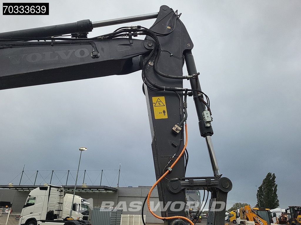 Volvo EC220 E L 3M Wide